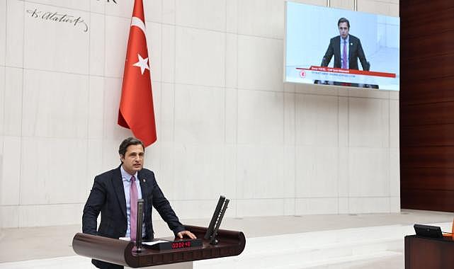 CHP’li Deniz Yücel'den Ekonomist ve Diploma Göndermesi