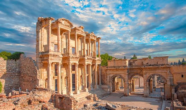 Efes Antik Kenti'ne girişin 700 lira olmasına tepki yağdı, Bakanlık harekete geçti! Artık tek fiyat!