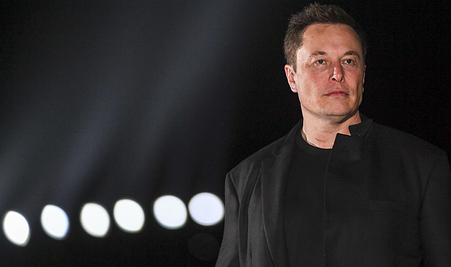 Elon Musk, oğlu X Æ A-12'nin adını değiştirdi