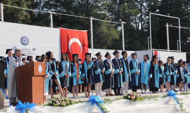 EÜ Edebiyat Fakültesinde 42'nci dönem mezunları kep attı