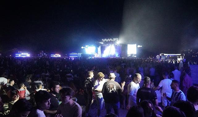 Festivaller kenti Efes Selçuk'ta WAF esnafa can suyu, gençlere nefes oldu