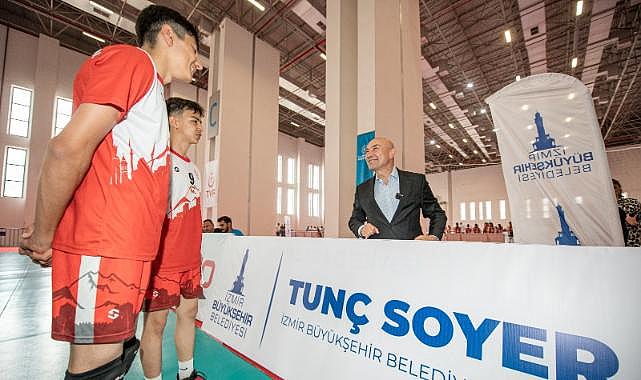 İzmir'in yeni spor uygulaması Sporİzmir kullanıma sunuldu