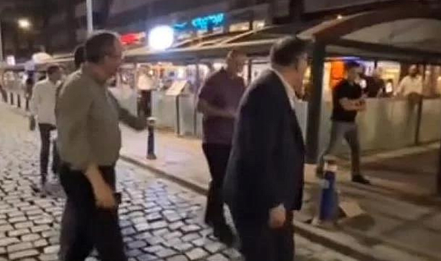 AK Partili Muharrem Kasapoğlu, İzmir'de alkollü bir mekanda eğlenenlere böyle eşlik etti