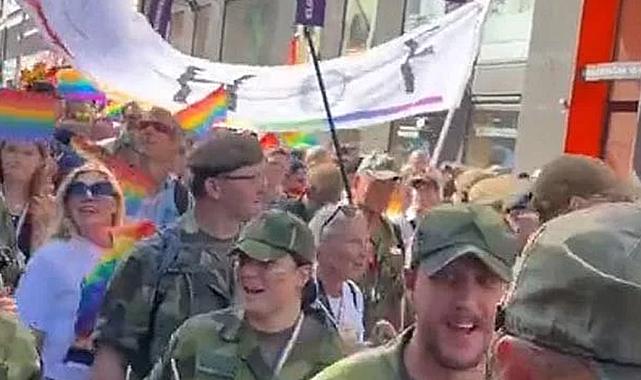 İsveç Ordusu, LGBT'liler için yürüyüş gerçekleştirdi