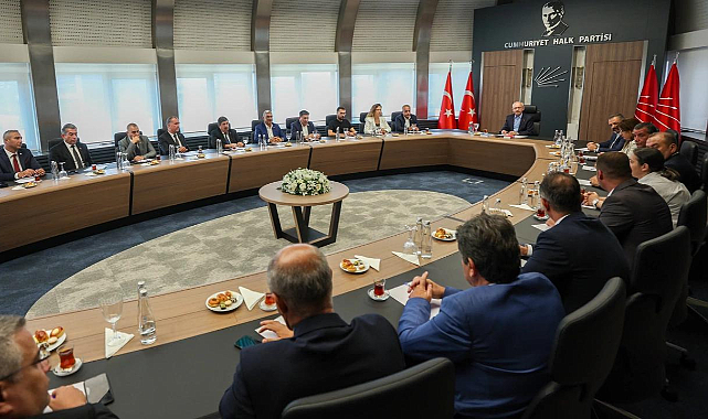Kılıçdaroğlu, CHP İzmir'in başkanları ile bir arada