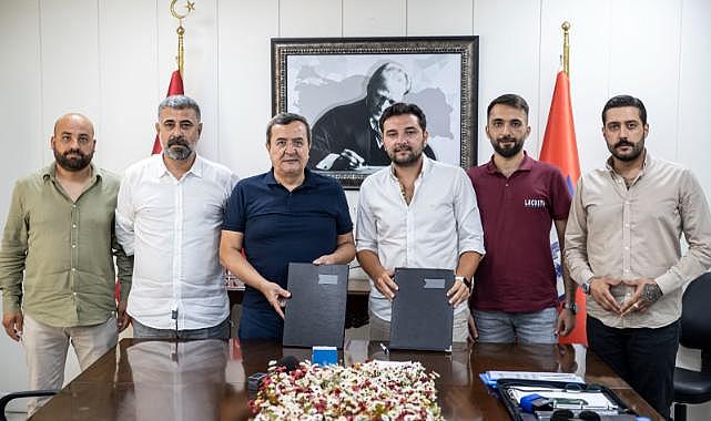 Konak'ta imzalar sokak emekçileri için atıldı