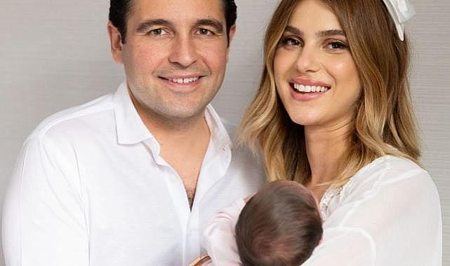 Nazlı Sabancı'dan ilk aile pozu