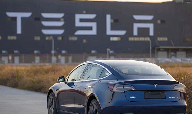 Tesla'nın başı dertte! 280 bin araç için soruşturma başlatıldı