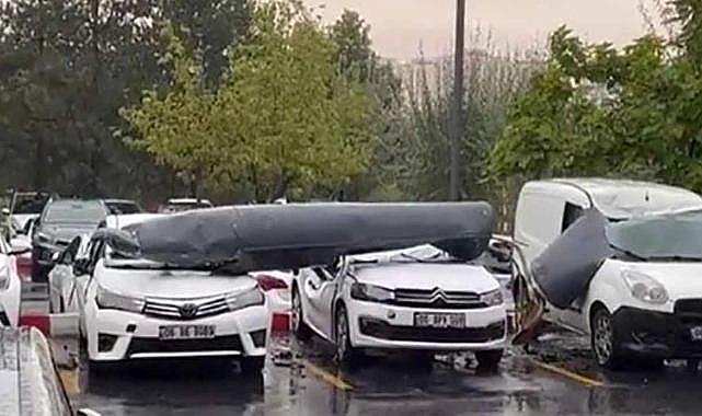 Ankara'da yaşandı! Savaş uçağının parçası araçların üzerine düştü!