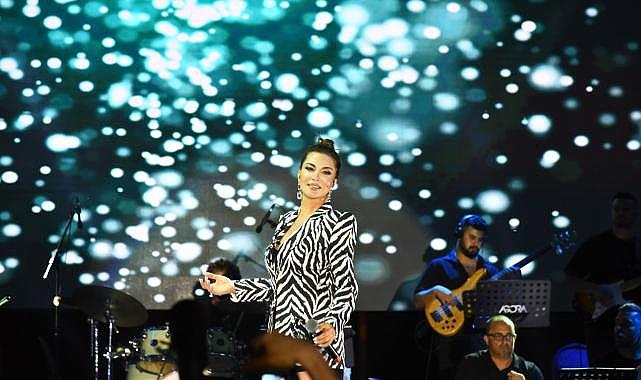 İkilem ve Ebru Yaşar'dan muhteşem konser