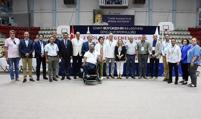 İzmir Büyükşehir Belediyesi Gençlik ve Spor Kulübü'nde bayrak değişimi