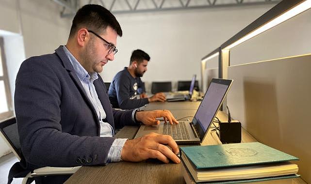 İzmir Büyükşehir Belediyesi'nden gençlere yapay zekâ eğitimi