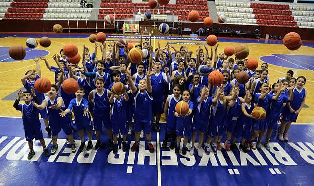 İzmir Büyükşehir Belediyesi spor okullarında yeni dönem başladı