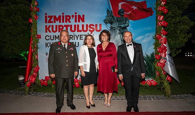 İzmir’de kurtuluş kutlamaları resepsiyonla başladı