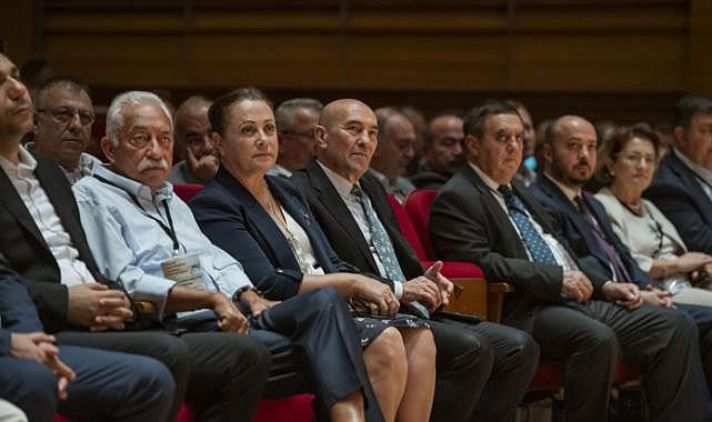 “İzmir’i vatandaşlarımızın güvenle nefes alıp vereceği bir yuva olarak tasarlıyoruz”