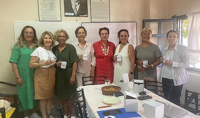 İzmir’in annesinin anısına 27’nci kez ödüller sahnede!
