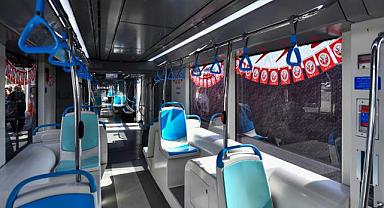 100’üncü yıla özel tramvaylar İzmir sokaklarında