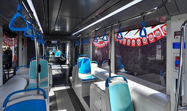 100’üncü yıla özel tramvaylar İzmir sokaklarında