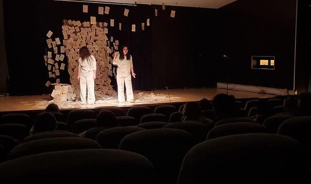 15 günde 19 oyun sahnelendi  İzmir’de tiyatro şöleni yaşandı