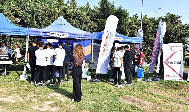 Gençler hayalleri için Kariyer Fuarı’na akın etti