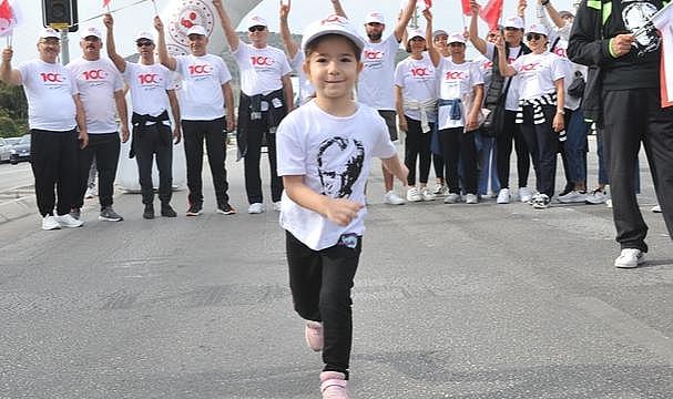 İzmir'de Cumhuriyet Koşusu düzenlendi