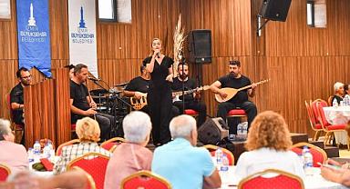 İzmir’de huzurevi sakinleri unutulmadı