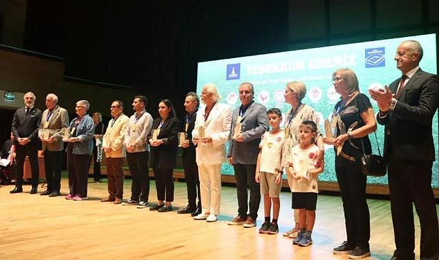 Alsancak Stadı'ndan Kimler geldi kimler geçti gecesi: İzmir futbolunun efsaneleri buluştu