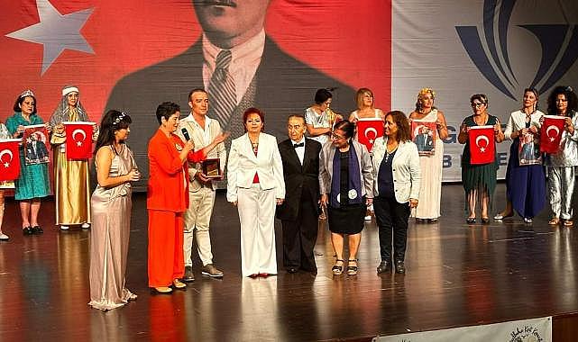 Narlıdere Belediyesi'nin Güçlü Kadınları, 'Çantadaki Sır' ile CUMHURİYETİ Anlattı