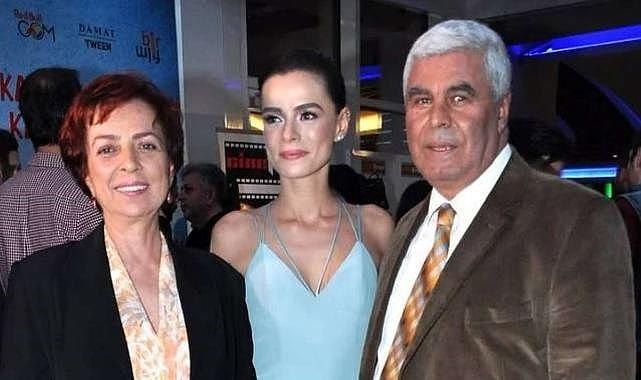 Oyuncu Özge Özpirinçci'nin acı günü!