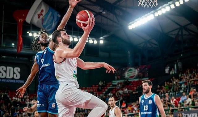 P. Karşıyaka, evinde 2'de 2 yaptı