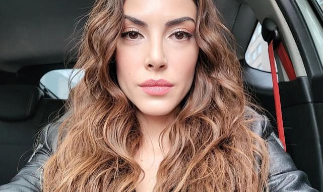 Deniz Baysal'dan enkazları dekor yapıp üstünde poz veren Şahsiyet Meselemiz oyuncularına tepki