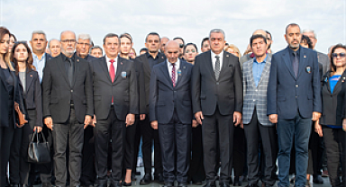 İzmir Ata'nın huzurunda