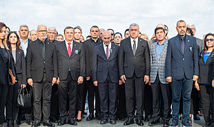 İzmir Ata'nın huzurunda