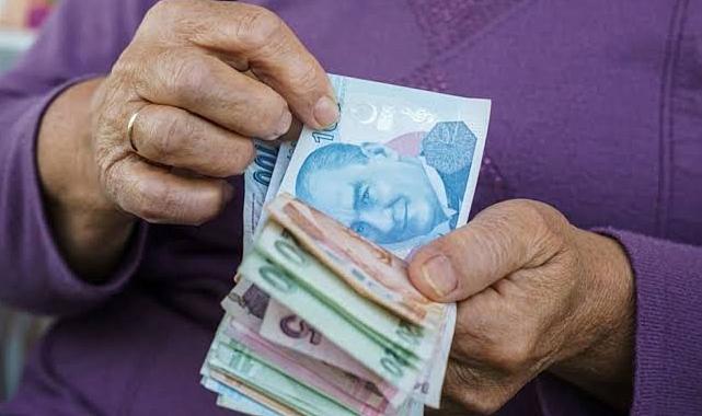 Herkes 10 bin TL'yi konuşurken... En düşük emekli maaşı için farklı rakam verdi! SSK ve Bağ-Kur emeklisi ne kadar zam alacak?