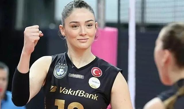 Zehra Güneş'in bloklarıyla Vakıfbank namağlup olarak yarı finale yükseldi! Rakibe set yok!