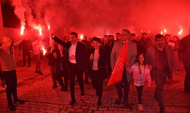 Başkan Kırgöz baba ocağı Salihler’e 1300 araçlı konvoyla çıkarma yaptı
