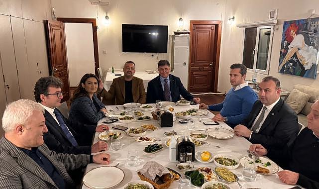 CHP İzmir'de akşam yemeğinde seçim kritiği