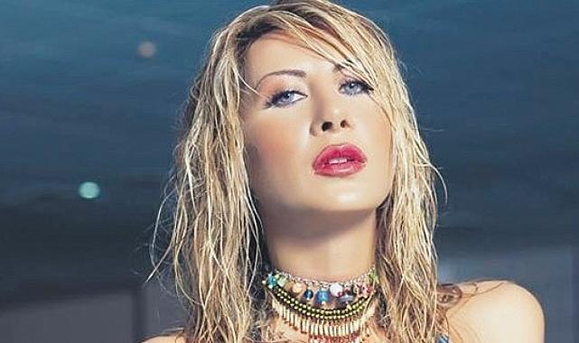 Her şeyi bırakıp Kıbrıs'a yerleşti! Gizem Özdilli'nin iddialı pozlarına "Kadın yaşlanmıyor" yorumları