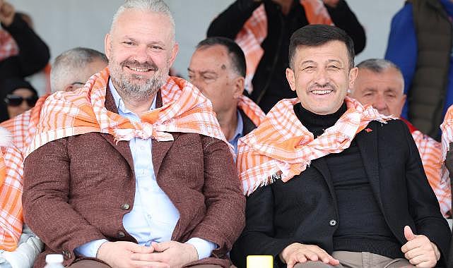 Menemen'de Folklorik Deve Gösterisi Binleri Buluşturdu