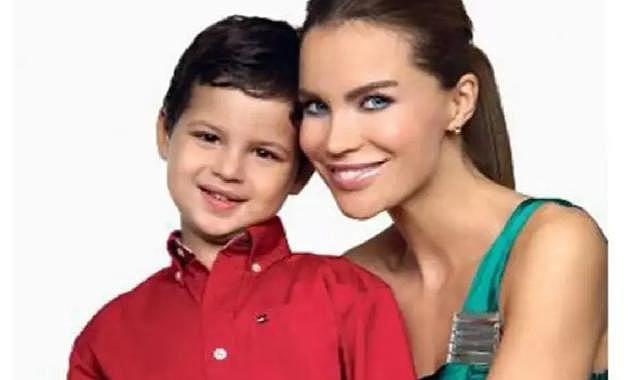 Ebru Şallı’nın oğlu Beren Tan büyüdü, koca delikanlı oldu! Son hali görenleri şaşırttı: "Ana oğul değil, abla kardeş gibiler"