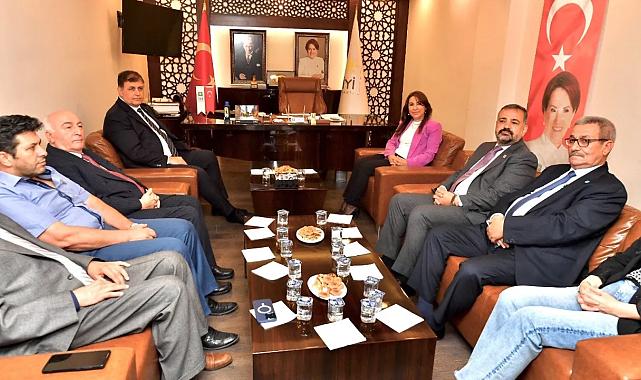 CHP İzmir'den İYİ Parti'ye nezaket ziyareti