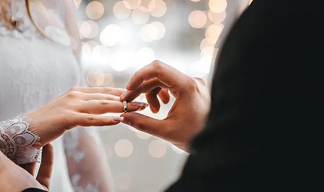 İzmirli vekilden soyadı ve kütük için kanun teklifi: Biz eşlerimizin hemşehrisi değil, eşitiyiz