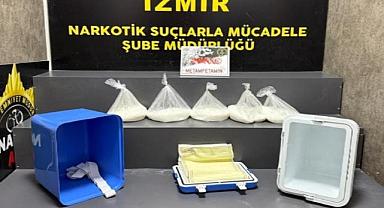 Bornova'da bir araca yapılan aramada termostan 5 kilogram uyuşturucu çıktı