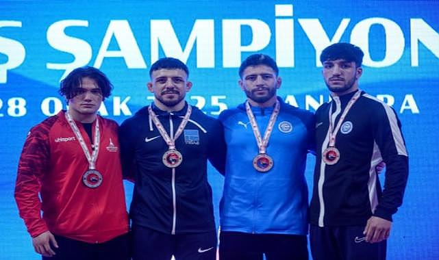 İzBB'nin güreş takımından büyük gurur: Başkentten madalyalar ile döndüler