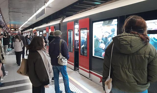 İzmir'de metro arızası yaşandı: Yolcular büyük sıkıntı yaşadı!