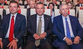 İzmir'in eski vekili uyardı: Mansur Yavaş ve Ekrem İmamoğlu yarıştırılmamalı