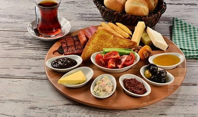 İzmir mi Çeşme mi? 755 TL'lik "mini" kahvaltı şoke etti!