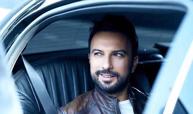 Tarkan "Emmioğlu"nu söylerek Ferdi Tayfur'a veda etti!