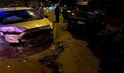 İzmir'de alkollü genç, babasının kurum otomobilini kaçırdı, 5 araca birden çarptı