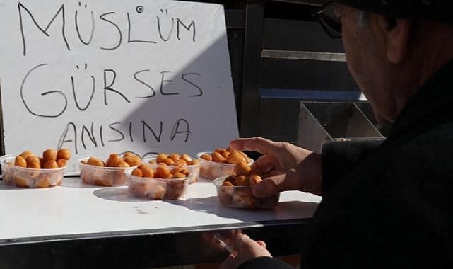 Müslüm Gürses'in vefat yıl dönümünde lokma ve pilav hayrı yapıldı